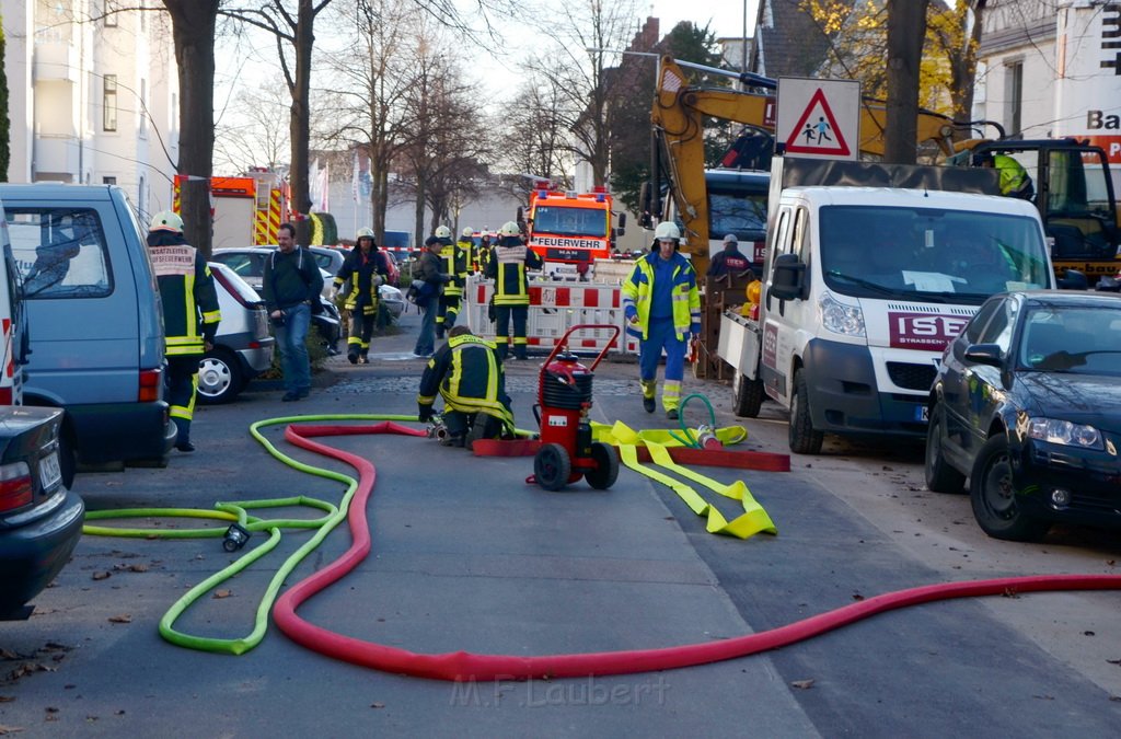 Gasaustritt 2 Koeln Ehrenfeld Lindenbornstr P13.JPG - Miklos Laubert